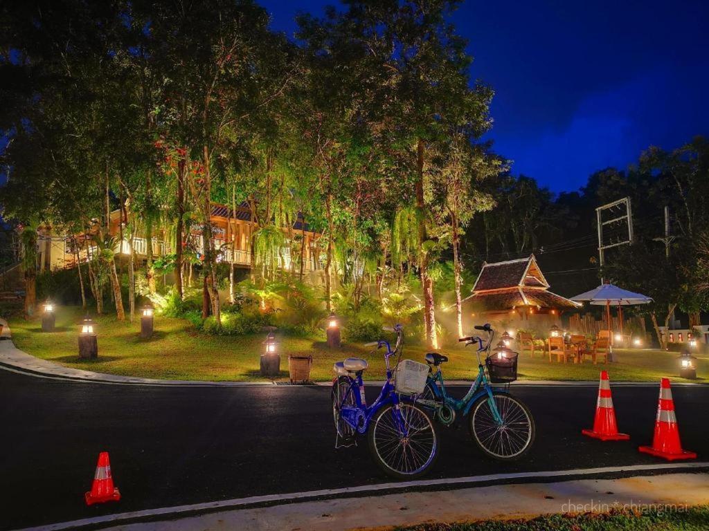 Hotel Ruean Racha Chiang Mai Esterno foto