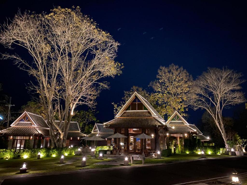 Hotel Ruean Racha Chiang Mai Esterno foto