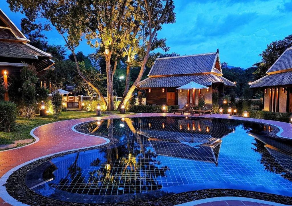 Hotel Ruean Racha Chiang Mai Esterno foto