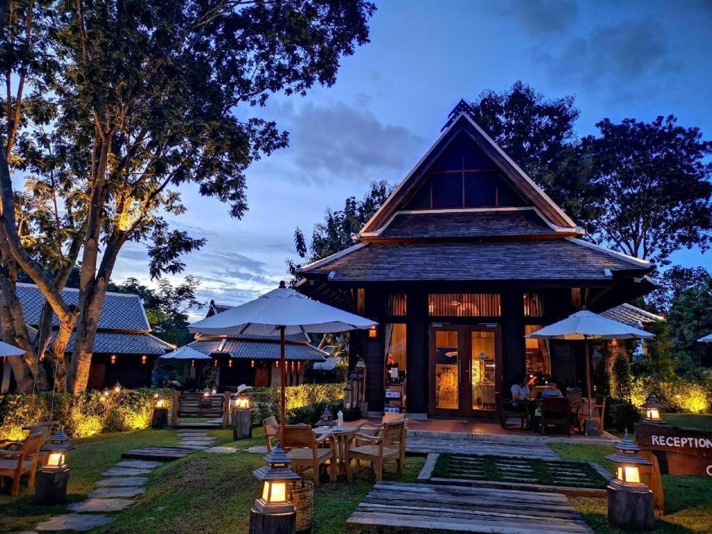 Hotel Ruean Racha Chiang Mai Esterno foto