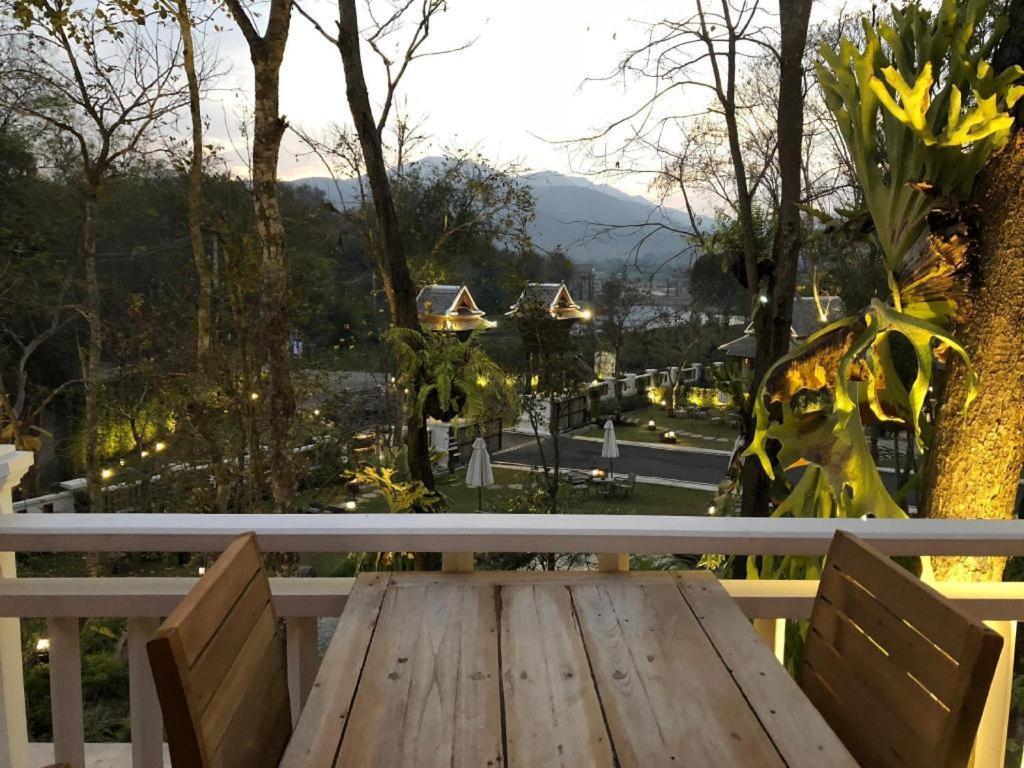 Hotel Ruean Racha Chiang Mai Esterno foto