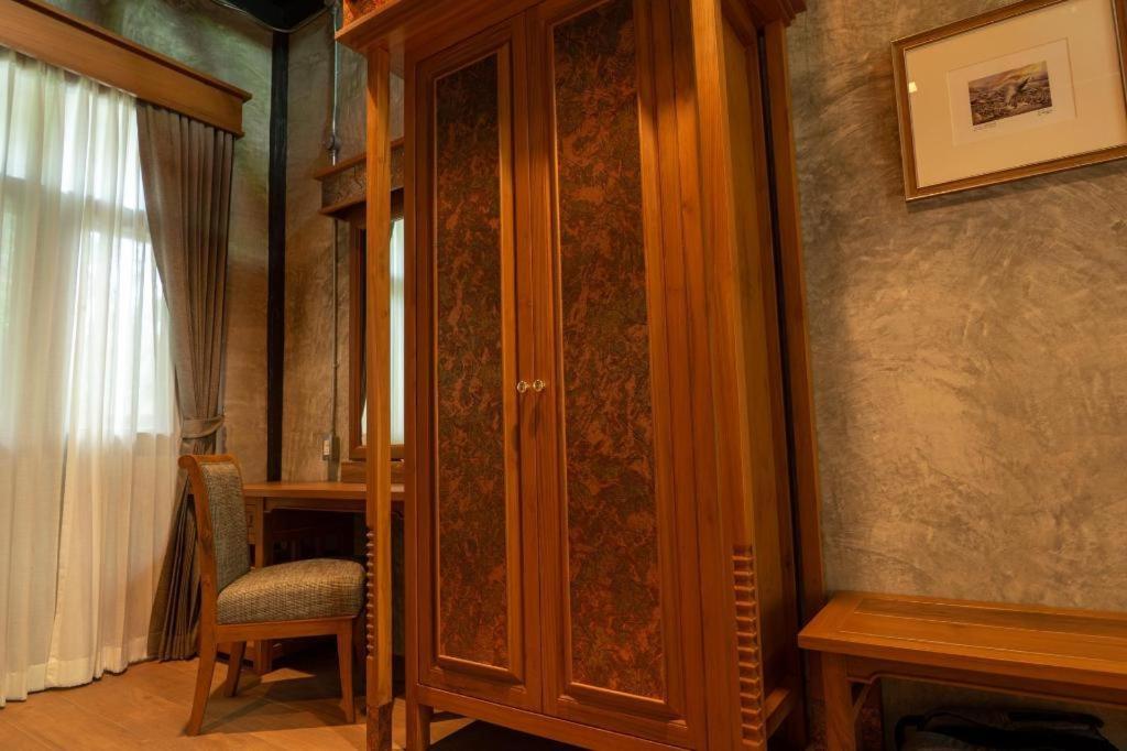 Hotel Ruean Racha Chiang Mai Esterno foto