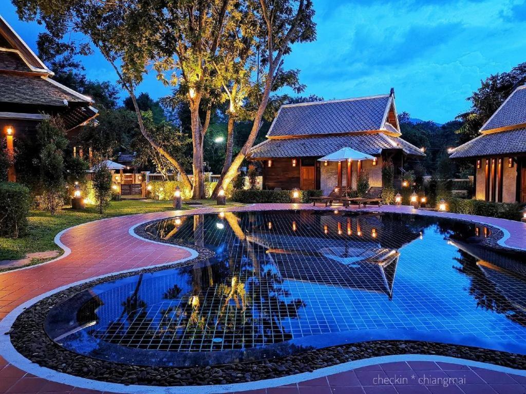 Hotel Ruean Racha Chiang Mai Esterno foto