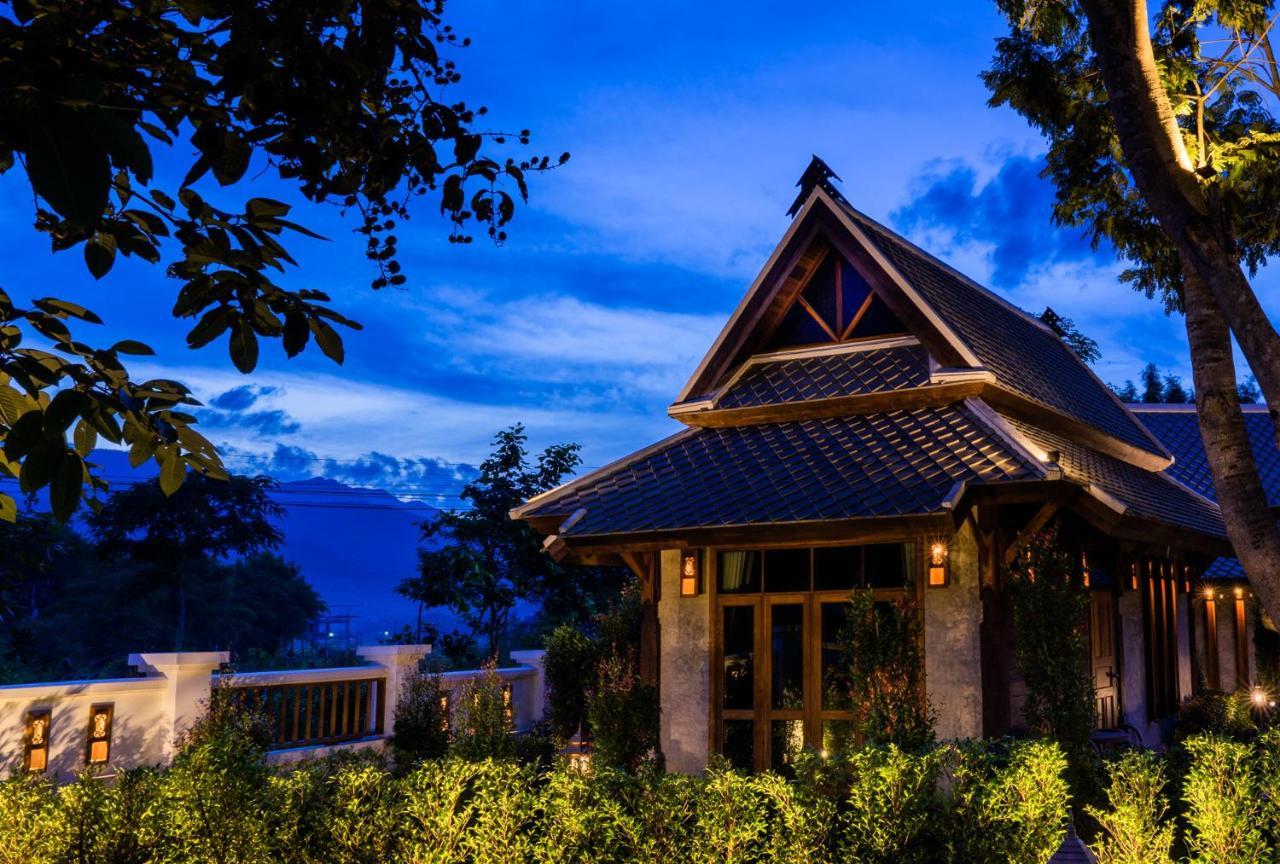 Hotel Ruean Racha Chiang Mai Esterno foto