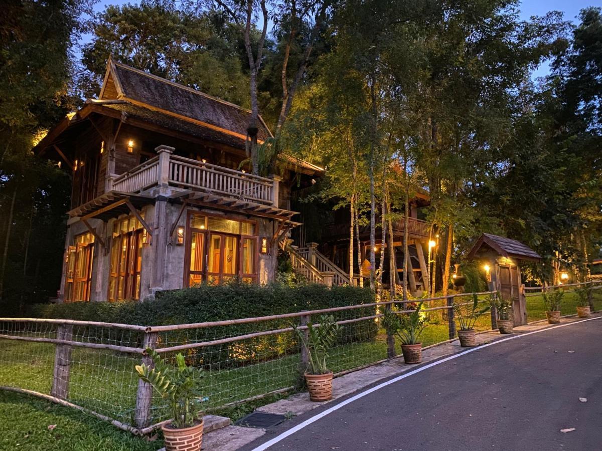 Hotel Ruean Racha Chiang Mai Esterno foto